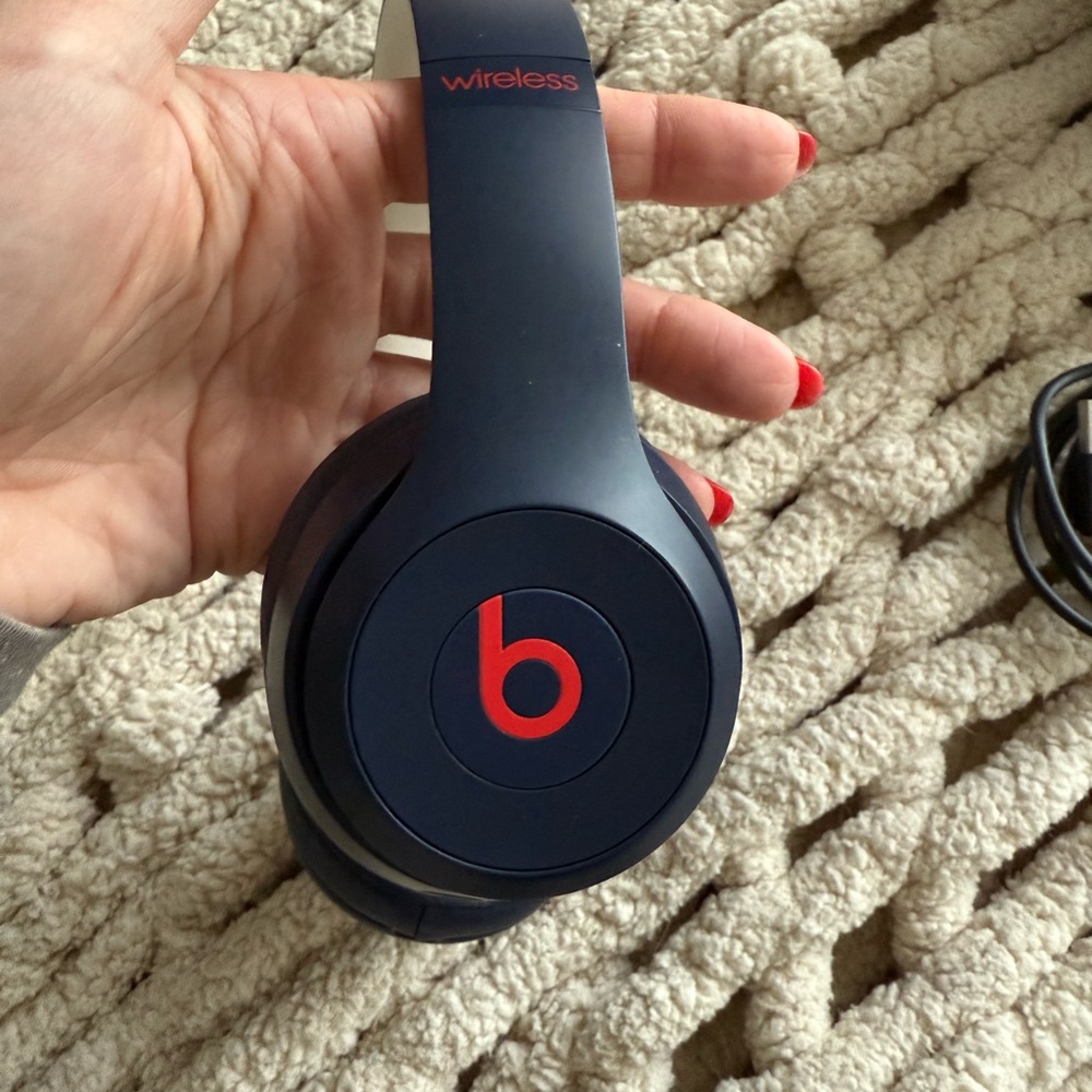 Beats Solo3 Wireless On-Ear Headphones - Beats Club Collection - Club Navy